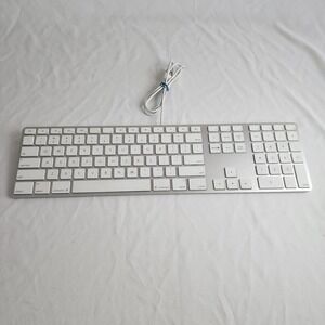 Apple A1243 MB110E/A USB Wired Keyboard
